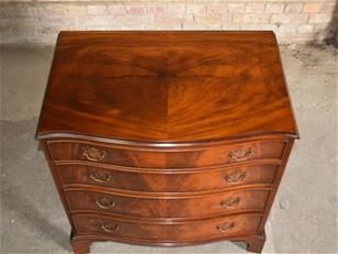  Serpentine Mahogany Chest of Drawers 